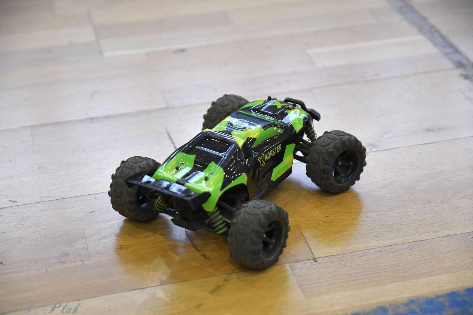 Zdjęcie w galerii na portalu naszraciborz.pl: Zdalnie sterowane wyścigi w Arenie Rafako [FOTO i WIDEO] wiadomości z regionu