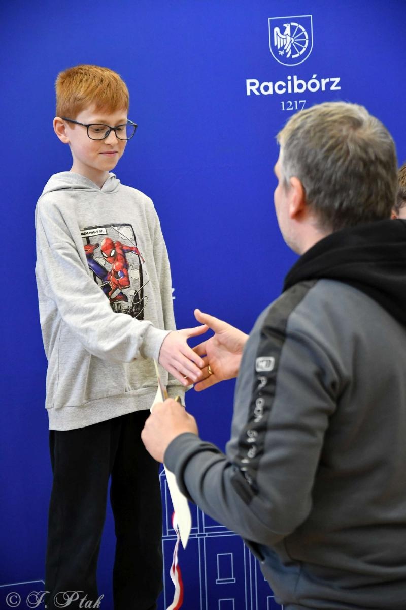 Zdjęcie w galerii na portalu naszraciborz.pl: Zdalnie sterowane wyścigi w Arenie Rafako [FOTO i WIDEO] wiadomości z regionu