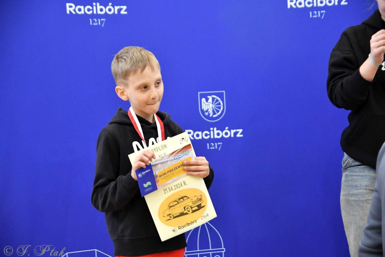 Zdjęcie w galerii na portalu naszraciborz.pl: Zdalnie sterowane wyścigi w Arenie Rafako [FOTO i WIDEO] wiadomości z regionu