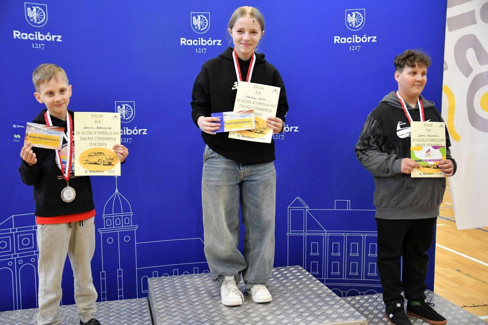 Zdjęcie w galerii na portalu naszraciborz.pl: Zdalnie sterowane wyścigi w Arenie Rafako [FOTO i WIDEO] wiadomości z regionu