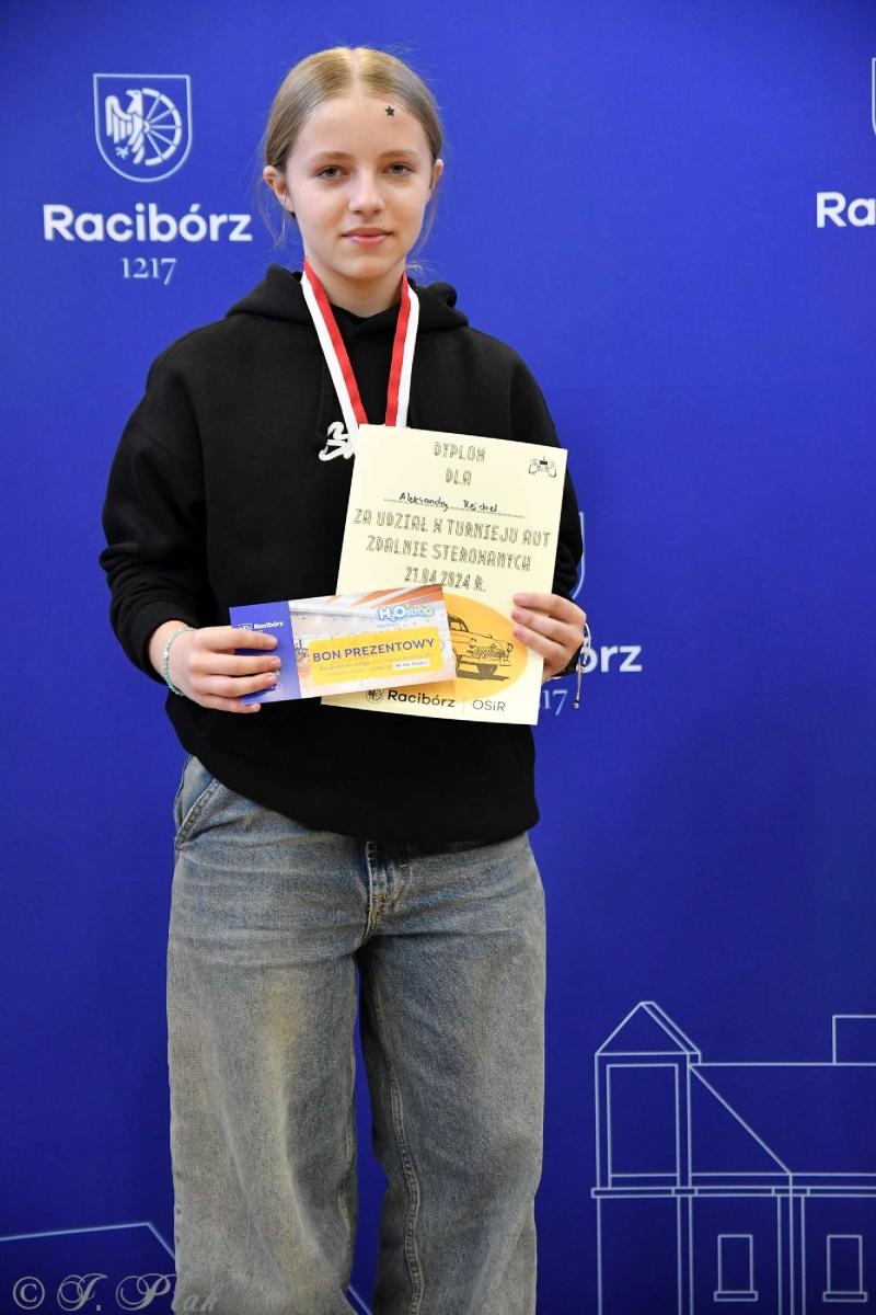 Zdjęcie w galerii na portalu naszraciborz.pl: Zdalnie sterowane wyścigi w Arenie Rafako [FOTO i WIDEO] wiadomości z regionu