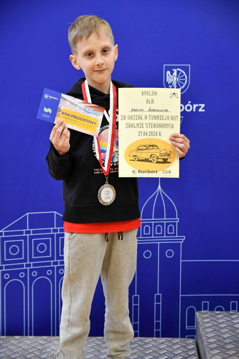 Zdjęcie w galerii na portalu naszraciborz.pl: Zdalnie sterowane wyścigi w Arenie Rafako [FOTO i WIDEO] wiadomości z regionu