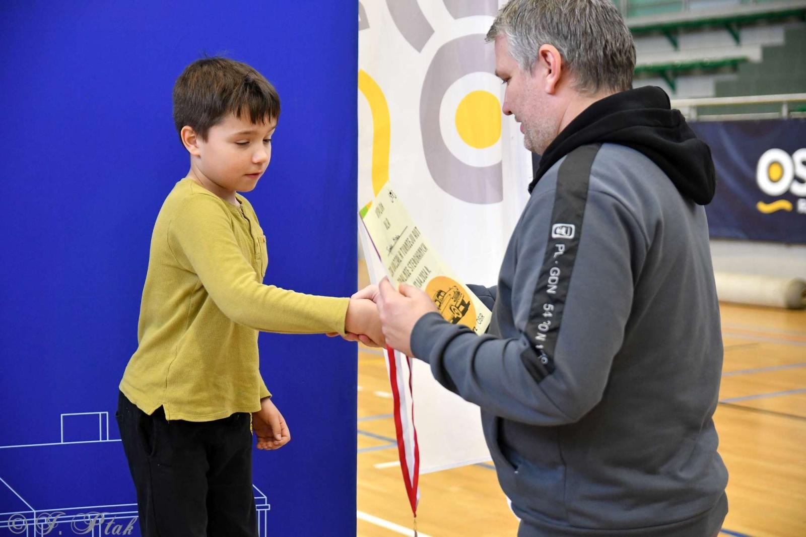 Zdjęcie w galerii na portalu naszraciborz.pl: Zdalnie sterowane wyścigi w Arenie Rafako [FOTO i WIDEO] wiadomości z regionu