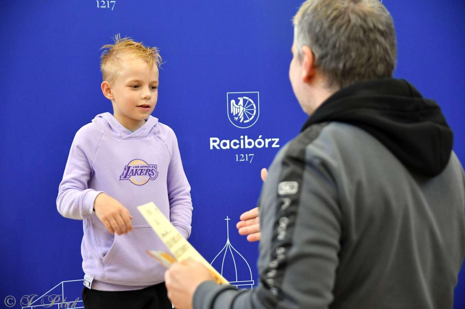 Zdjęcie w galerii na portalu naszraciborz.pl: Zdalnie sterowane wyścigi w Arenie Rafako [FOTO i WIDEO] wiadomości z regionu