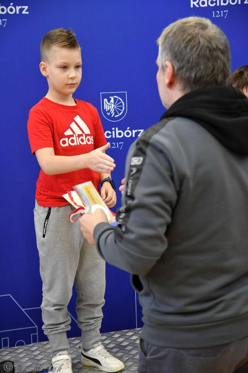 Zdjęcie w galerii na portalu naszraciborz.pl: Zdalnie sterowane wyścigi w Arenie Rafako [FOTO i WIDEO] wiadomości z regionu