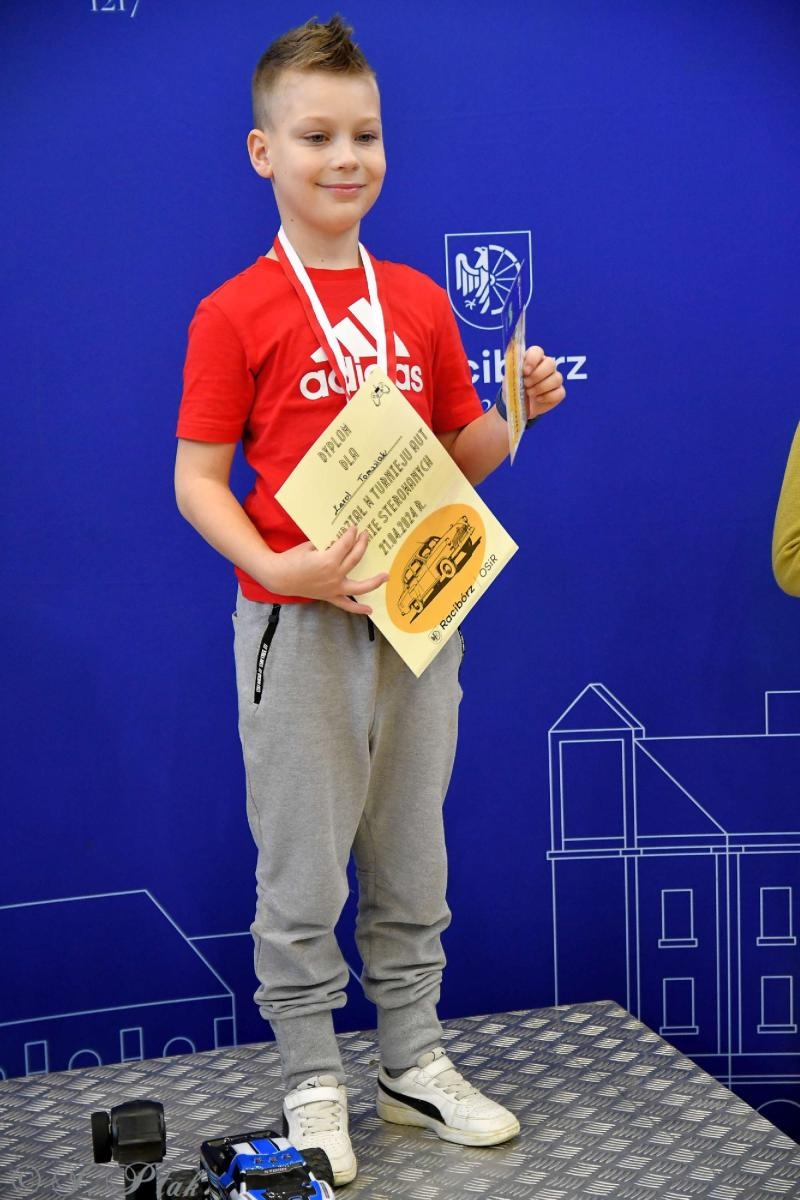 Zdjęcie w galerii na portalu naszraciborz.pl: Zdalnie sterowane wyścigi w Arenie Rafako [FOTO i WIDEO] wiadomości z regionu