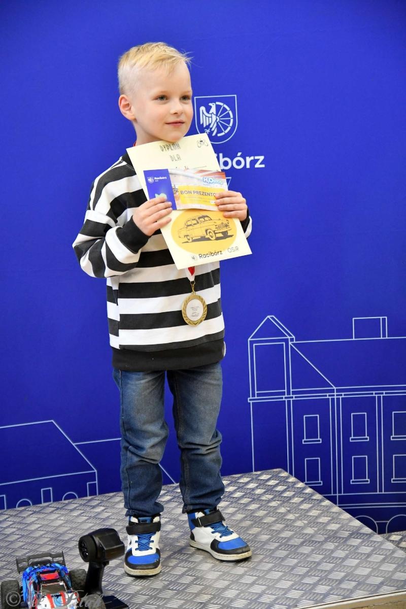 Zdjęcie w galerii na portalu naszraciborz.pl: Zdalnie sterowane wyścigi w Arenie Rafako [FOTO i WIDEO] wiadomości z regionu