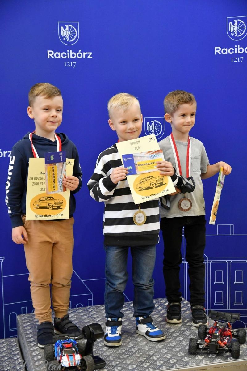 Zdjęcie w galerii na portalu naszraciborz.pl: Zdalnie sterowane wyścigi w Arenie Rafako [FOTO i WIDEO] wiadomości z regionu