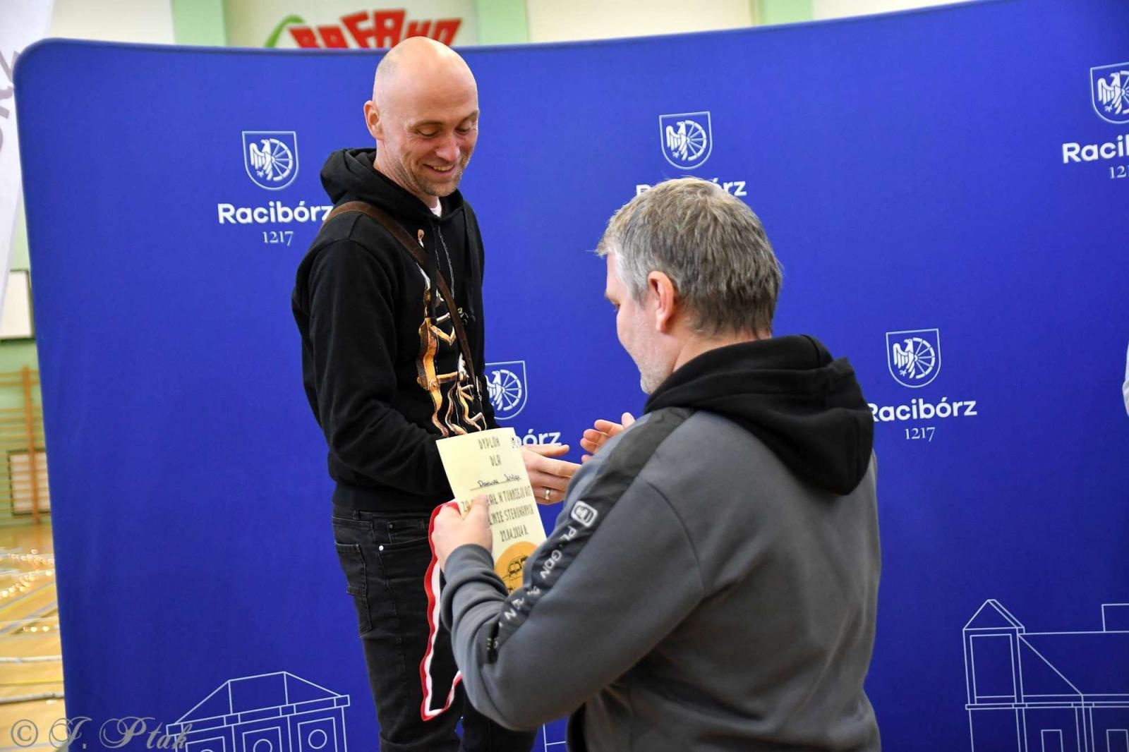 Zdjęcie w galerii na portalu naszraciborz.pl: Zdalnie sterowane wyścigi w Arenie Rafako [FOTO i WIDEO] wiadomości z regionu