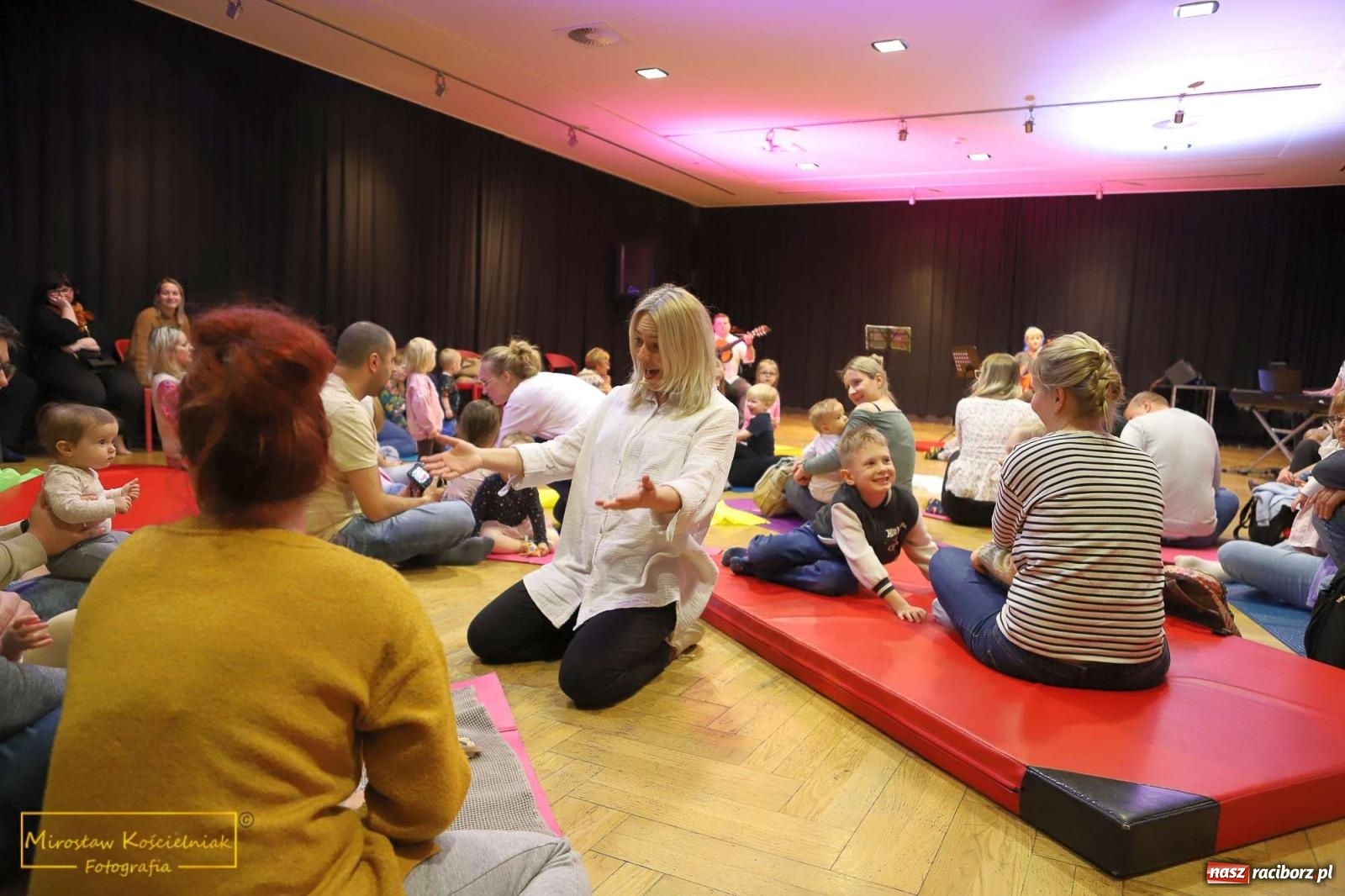 Zdjęcie w galerii na portalu naszraciborz.pl: Prześliczna wiolonczela. Kolejna edycja Maluchów w krainie dźwięku wiadomości z regionu