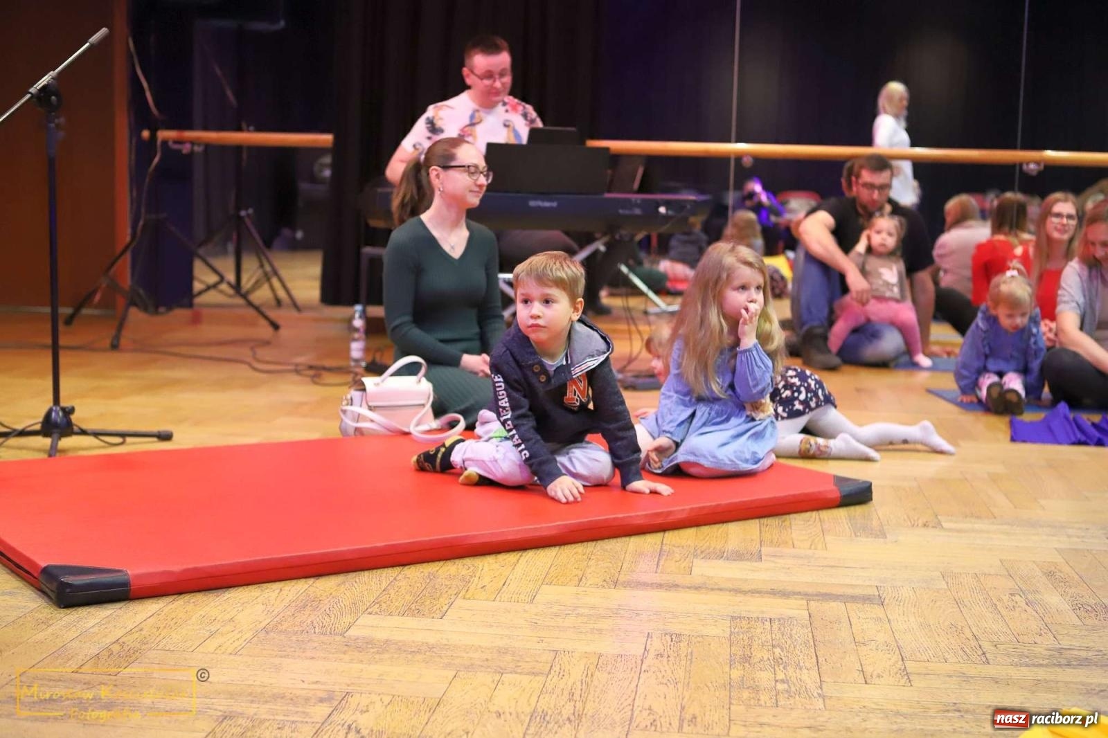 Zdjęcie w galerii na portalu naszraciborz.pl: Prześliczna wiolonczela. Kolejna edycja Maluchów w krainie dźwięku wiadomości z regionu