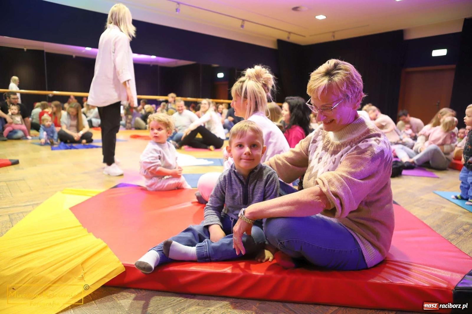 Zdjęcie w galerii na portalu naszraciborz.pl: Prześliczna wiolonczela. Kolejna edycja Maluchów w krainie dźwięku wiadomości z regionu