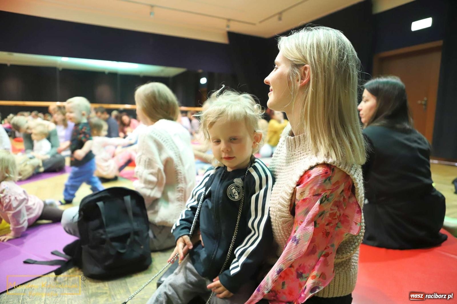 Zdjęcie w galerii na portalu naszraciborz.pl: Prześliczna wiolonczela. Kolejna edycja Maluchów w krainie dźwięku wiadomości z regionu