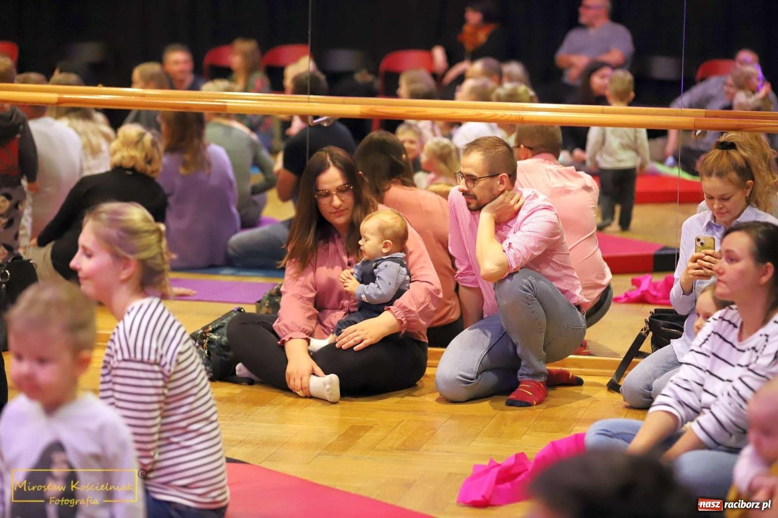 Zdjęcie w galerii na portalu naszraciborz.pl: Prześliczna wiolonczela. Kolejna edycja Maluchów w krainie dźwięku wiadomości z regionu