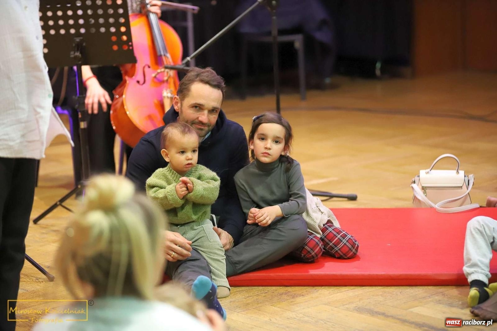 Zdjęcie w galerii na portalu naszraciborz.pl: Prześliczna wiolonczela. Kolejna edycja Maluchów w krainie dźwięku wiadomości z regionu