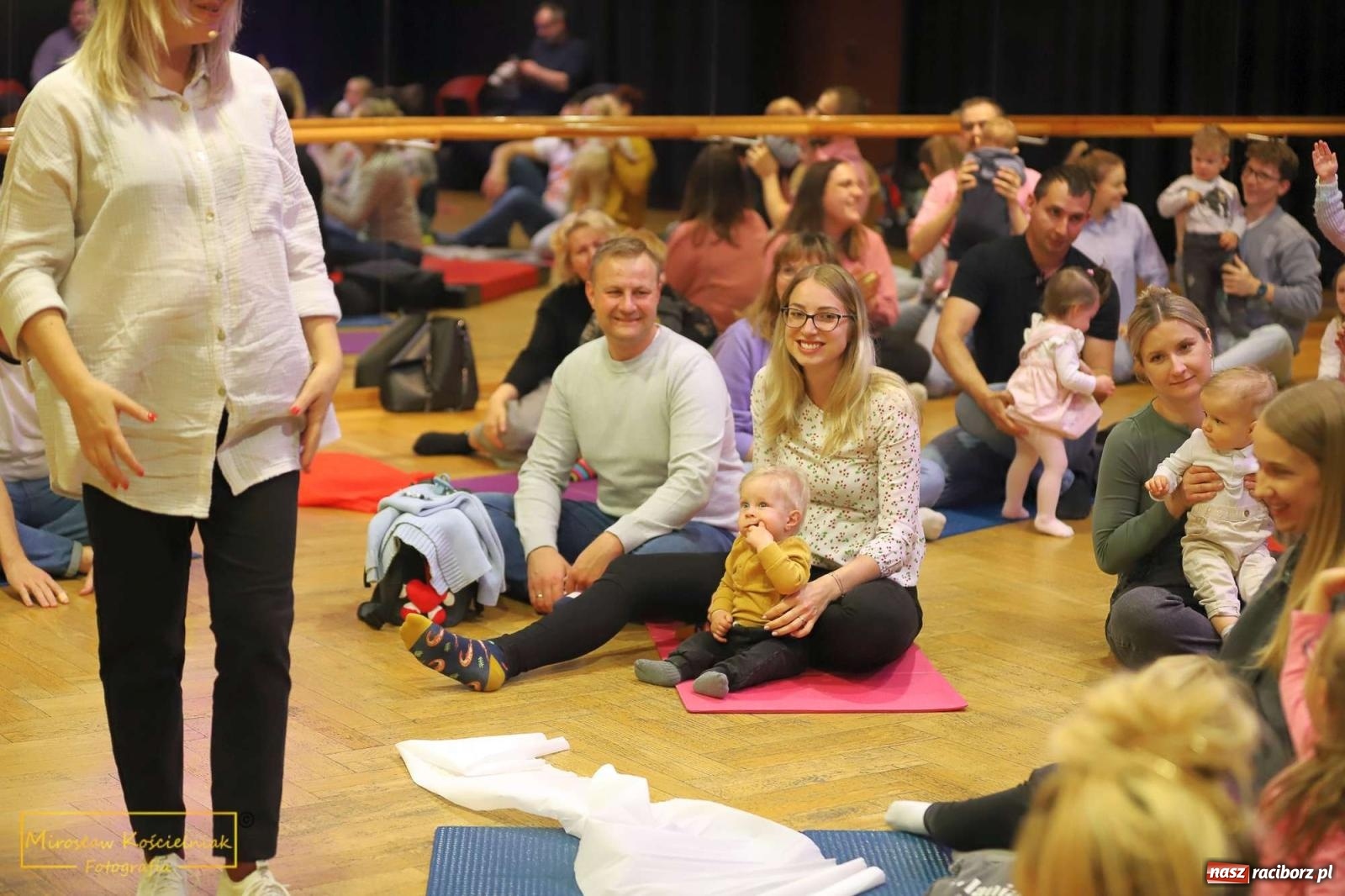 Zdjęcie w galerii na portalu naszraciborz.pl: Prześliczna wiolonczela. Kolejna edycja Maluchów w krainie dźwięku wiadomości z regionu