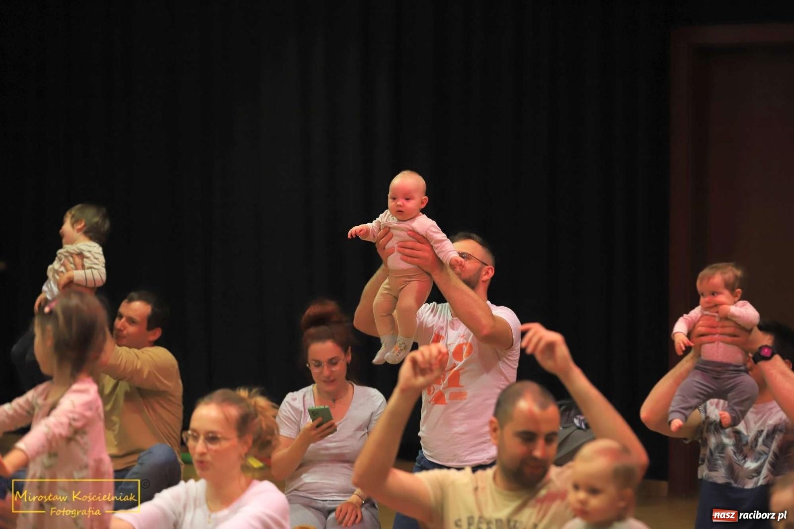 Zdjęcie w galerii na portalu naszraciborz.pl: Prześliczna wiolonczela. Kolejna edycja Maluchów w krainie dźwięku wiadomości z regionu