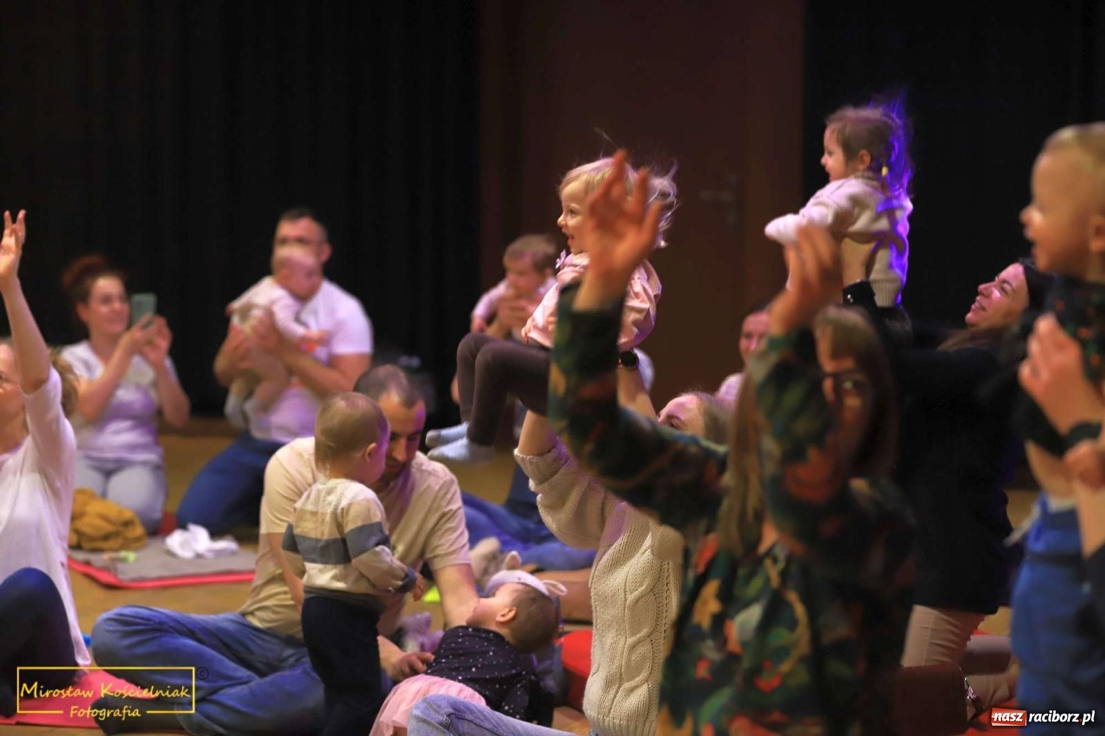 Zdjęcie w galerii na portalu naszraciborz.pl: Prześliczna wiolonczela. Kolejna edycja Maluchów w krainie dźwięku wiadomości z regionu