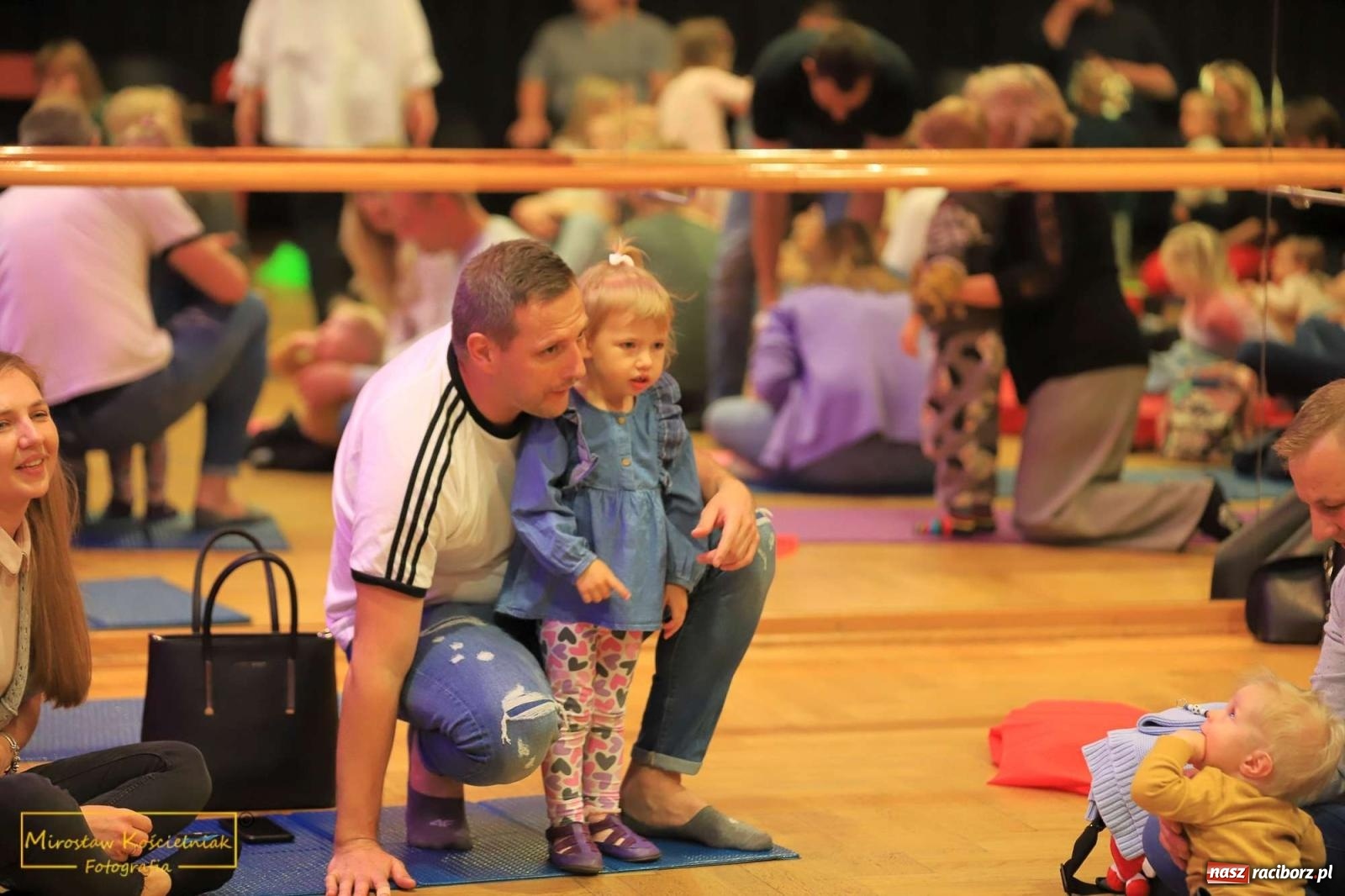 Zdjęcie w galerii na portalu naszraciborz.pl: Prześliczna wiolonczela. Kolejna edycja Maluchów w krainie dźwięku wiadomości z regionu