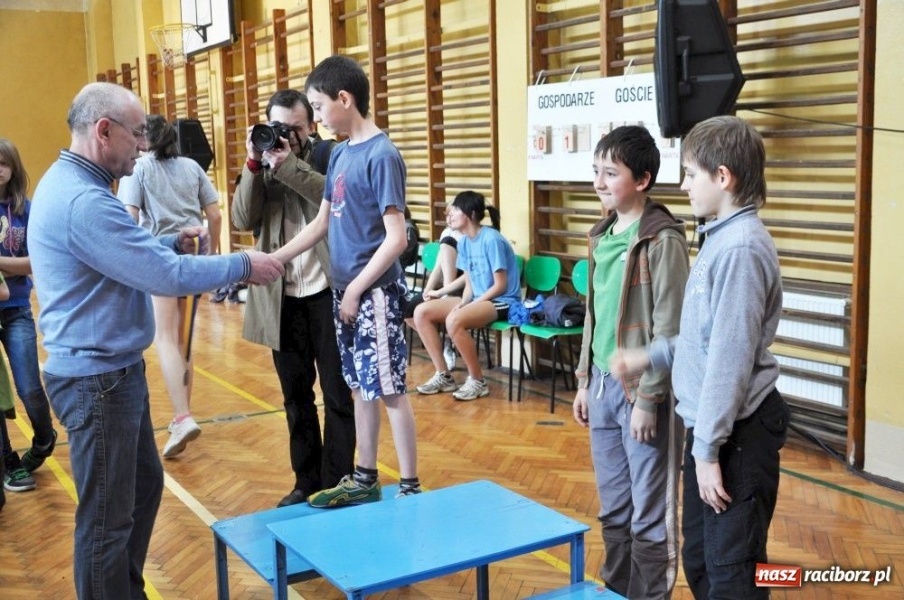 Zdjęcie w galerii na portalu naszraciborz.pl: Skok wzwyż przy muzyce z Arturem Nogą wiadomości z regionu