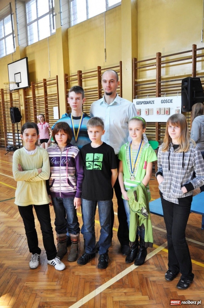 Zdjęcie w galerii na portalu naszraciborz.pl: Skok wzwyż przy muzyce z Arturem Nogą wiadomości z regionu