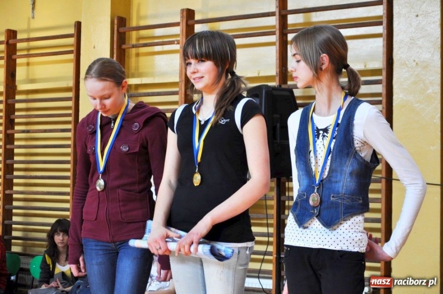 Zdjęcie w galerii na portalu naszraciborz.pl: Skok wzwyż przy muzyce z Arturem Nogą wiadomości z regionu