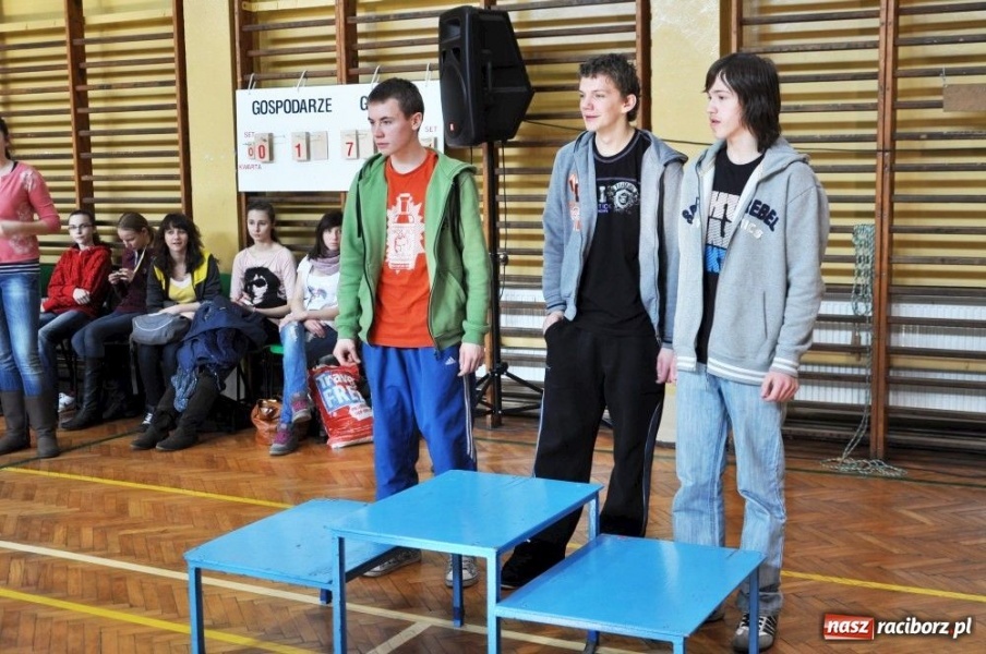 Zdjęcie w galerii na portalu naszraciborz.pl: Skok wzwyż przy muzyce z Arturem Nogą wiadomości z regionu