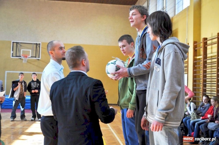 Zdjęcie w galerii na portalu naszraciborz.pl: Skok wzwyż przy muzyce z Arturem Nogą wiadomości z regionu