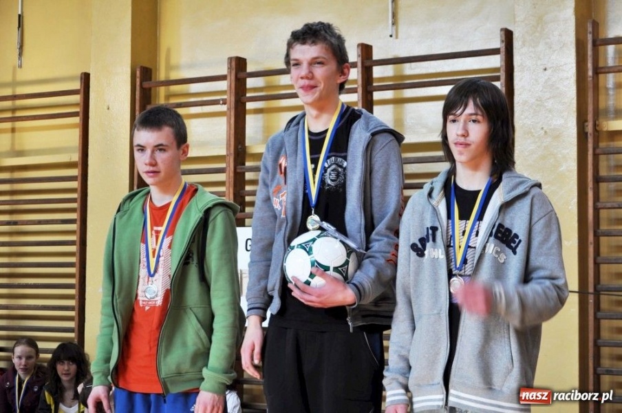 Zdjęcie w galerii na portalu naszraciborz.pl: Skok wzwyż przy muzyce z Arturem Nogą wiadomości z regionu