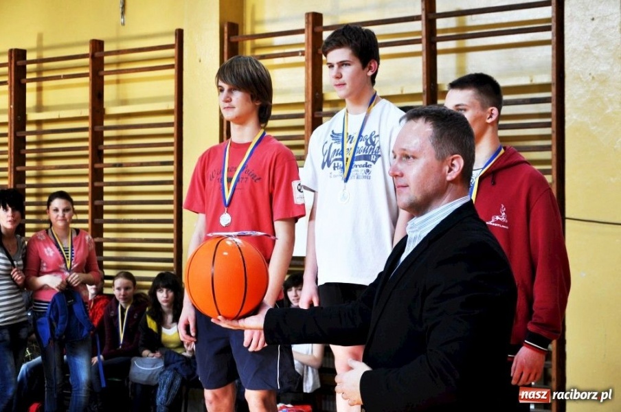 Zdjęcie w galerii na portalu naszraciborz.pl: Skok wzwyż przy muzyce z Arturem Nogą wiadomości z regionu