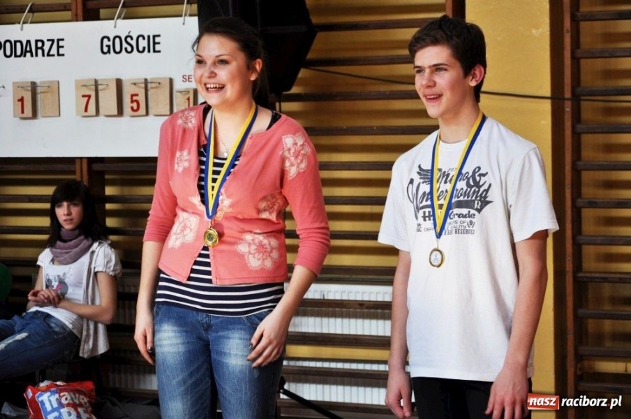 Zdjęcie w galerii na portalu naszraciborz.pl: Skok wzwyż przy muzyce z Arturem Nogą wiadomości z regionu