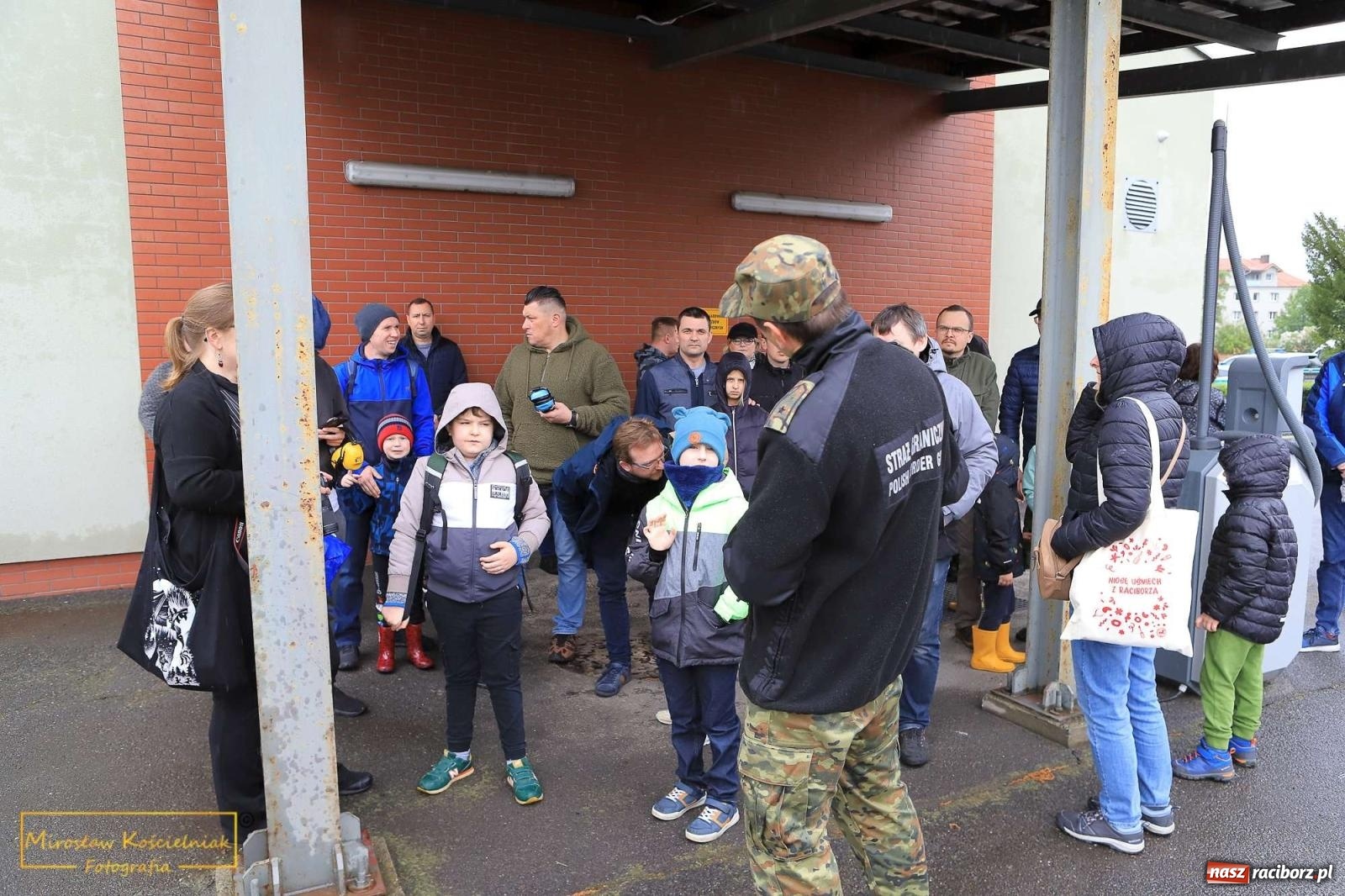Zdjęcie w galerii na portalu naszraciborz.pl: Raciborski Klub Ojca zawitał do Śląskiego Oddziału Straży Granicznej wiadomości z regionu
