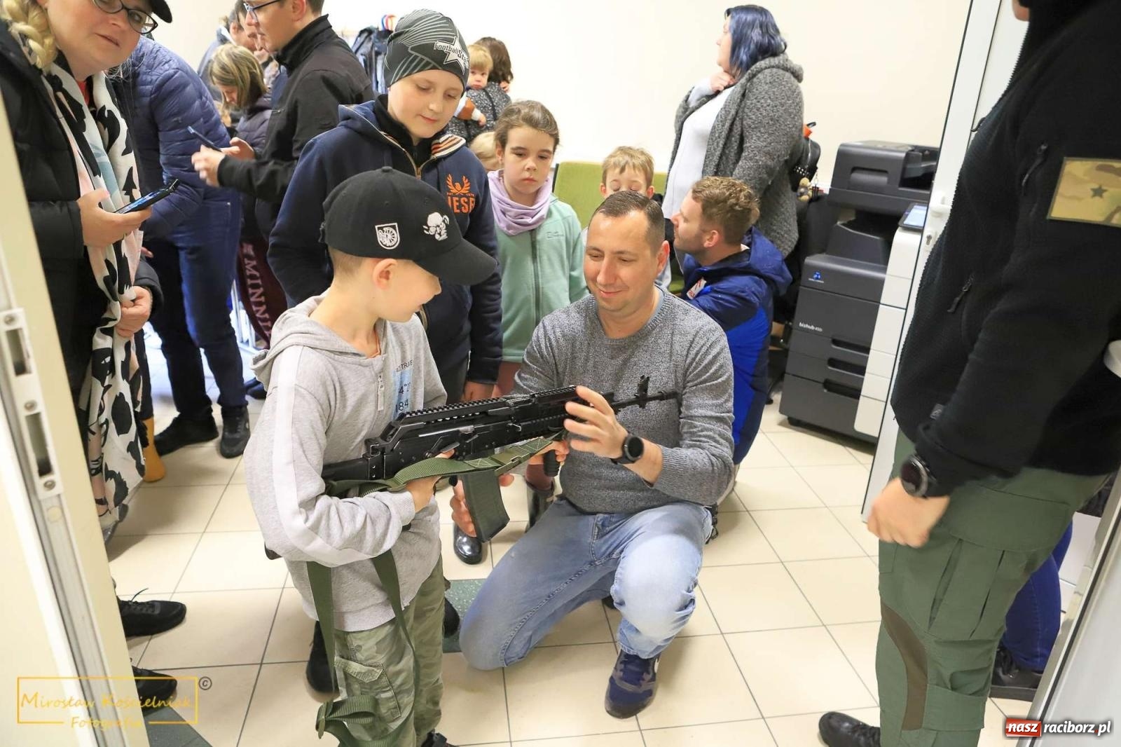 Zdjęcie w galerii na portalu naszraciborz.pl: Raciborski Klub Ojca zawitał do Śląskiego Oddziału Straży Granicznej wiadomości z regionu