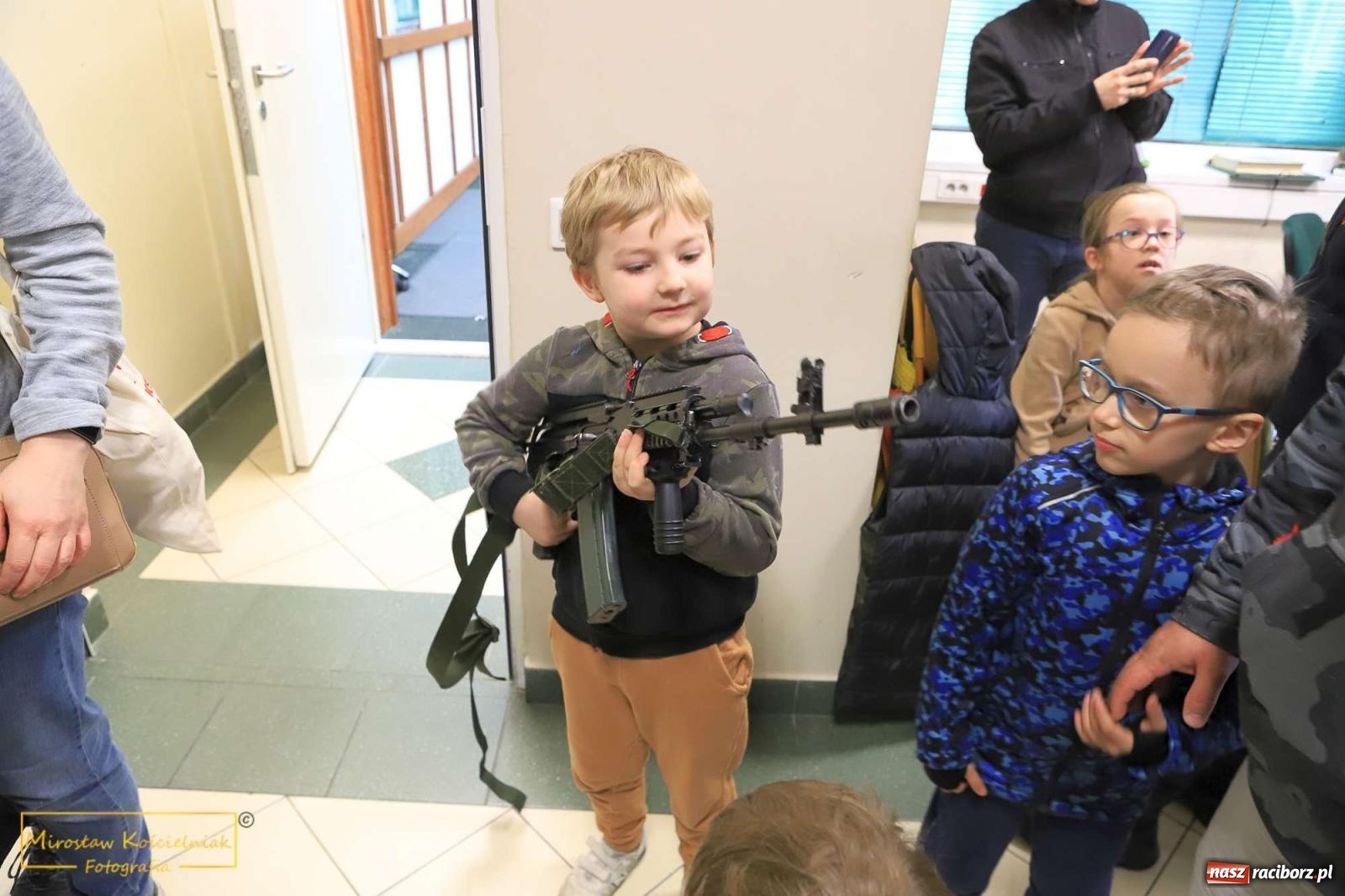 Zdjęcie w galerii na portalu naszraciborz.pl: Raciborski Klub Ojca zawitał do Śląskiego Oddziału Straży Granicznej wiadomości z regionu