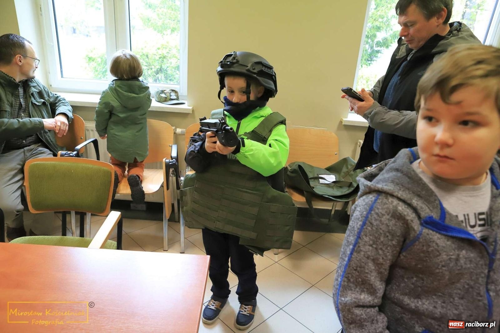 Zdjęcie w galerii na portalu naszraciborz.pl: Raciborski Klub Ojca zawitał do Śląskiego Oddziału Straży Granicznej wiadomości z regionu