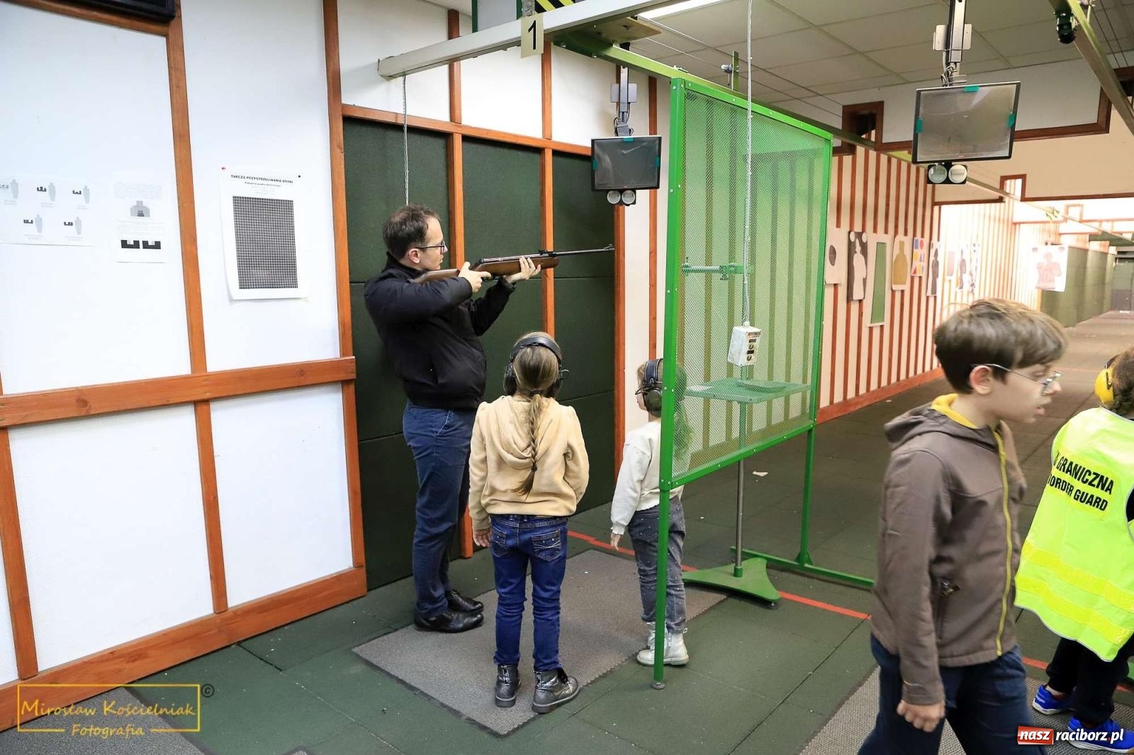 Zdjęcie w galerii na portalu naszraciborz.pl: Raciborski Klub Ojca zawitał do Śląskiego Oddziału Straży Granicznej wiadomości z regionu