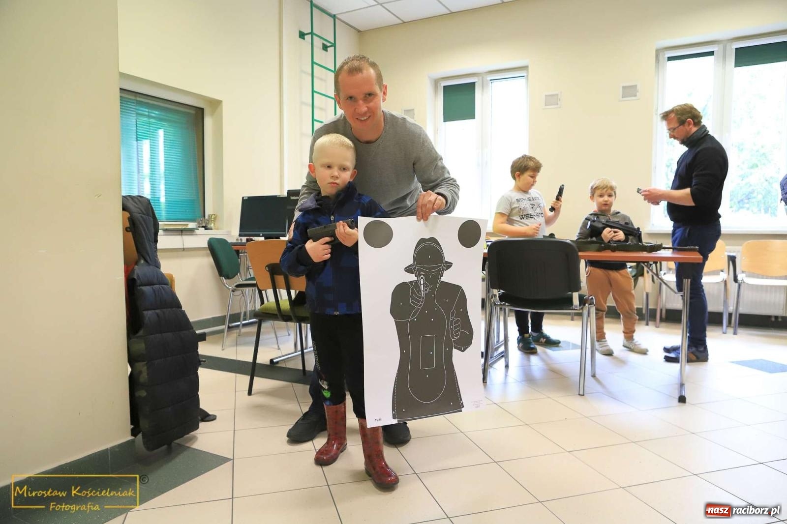 Zdjęcie w galerii na portalu naszraciborz.pl: Raciborski Klub Ojca zawitał do Śląskiego Oddziału Straży Granicznej wiadomości z regionu