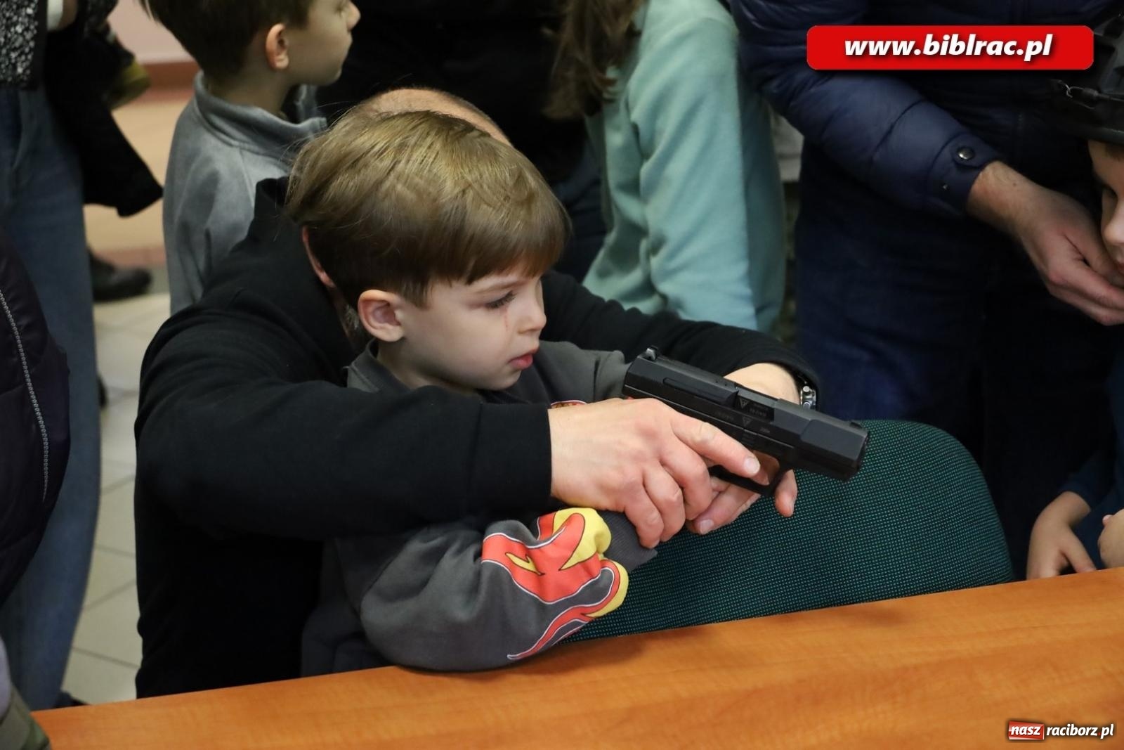 Zdjęcie w galerii na portalu naszraciborz.pl: Raciborski Klub Ojca zawitał do Śląskiego Oddziału Straży Granicznej wiadomości z regionu