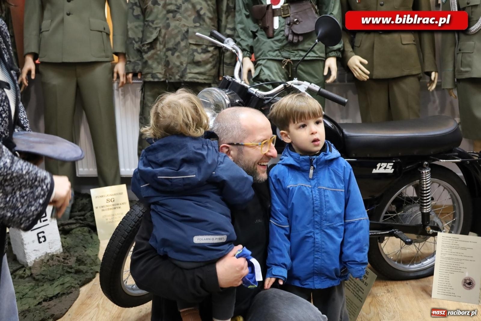 Zdjęcie w galerii na portalu naszraciborz.pl: Raciborski Klub Ojca zawitał do Śląskiego Oddziału Straży Granicznej wiadomości z regionu