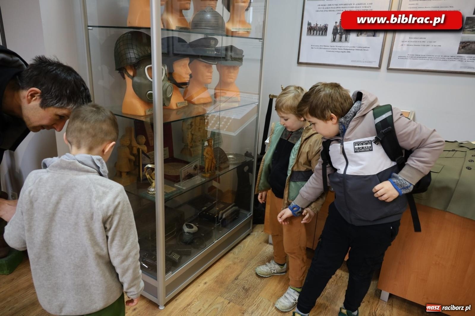 Zdjęcie w galerii na portalu naszraciborz.pl: Raciborski Klub Ojca zawitał do Śląskiego Oddziału Straży Granicznej wiadomości z regionu