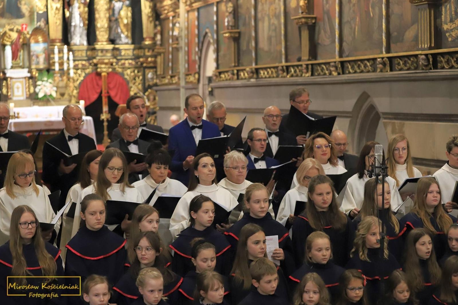 Zdjęcie w galerii na portalu naszraciborz.pl: Raciborskie nieszpory ze scholą ze Starych Budkowic [FOTO i WIDEO] wiadomości z regionu