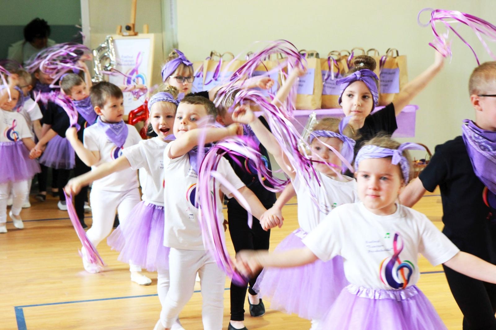 Zdjęcie w galerii na portalu naszraciborz.pl: Tanecznie i kolorowo, czyli II Powiatowy Festiwal Taneczny w Zabełkowie wiadomości z regionu