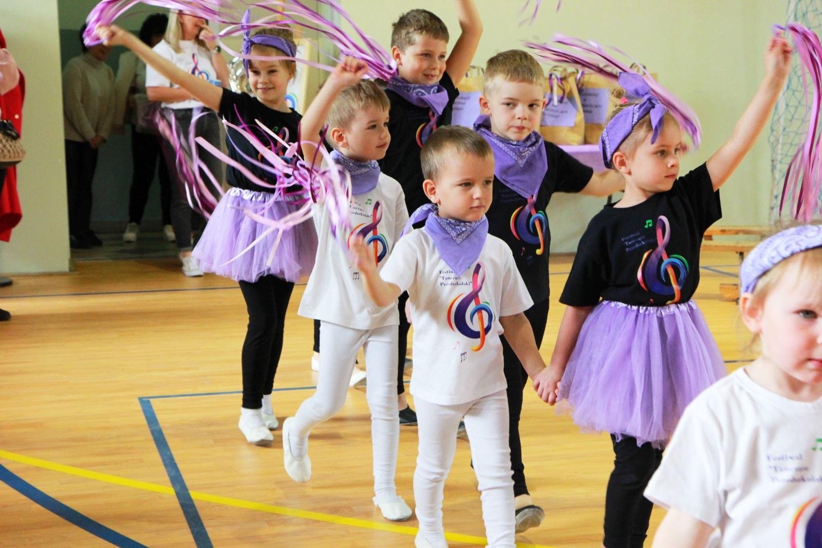 Zdjęcie w galerii na portalu naszraciborz.pl: Tanecznie i kolorowo, czyli II Powiatowy Festiwal Taneczny w Zabełkowie wiadomości z regionu