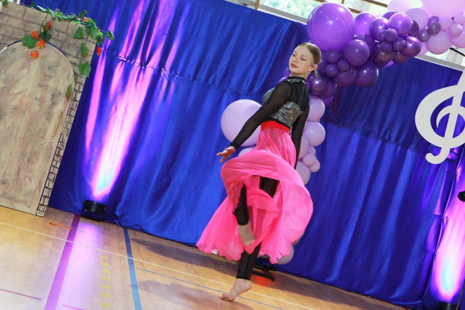 Zdjęcie w galerii na portalu naszraciborz.pl: Tanecznie i kolorowo, czyli II Powiatowy Festiwal Taneczny w Zabełkowie wiadomości z regionu