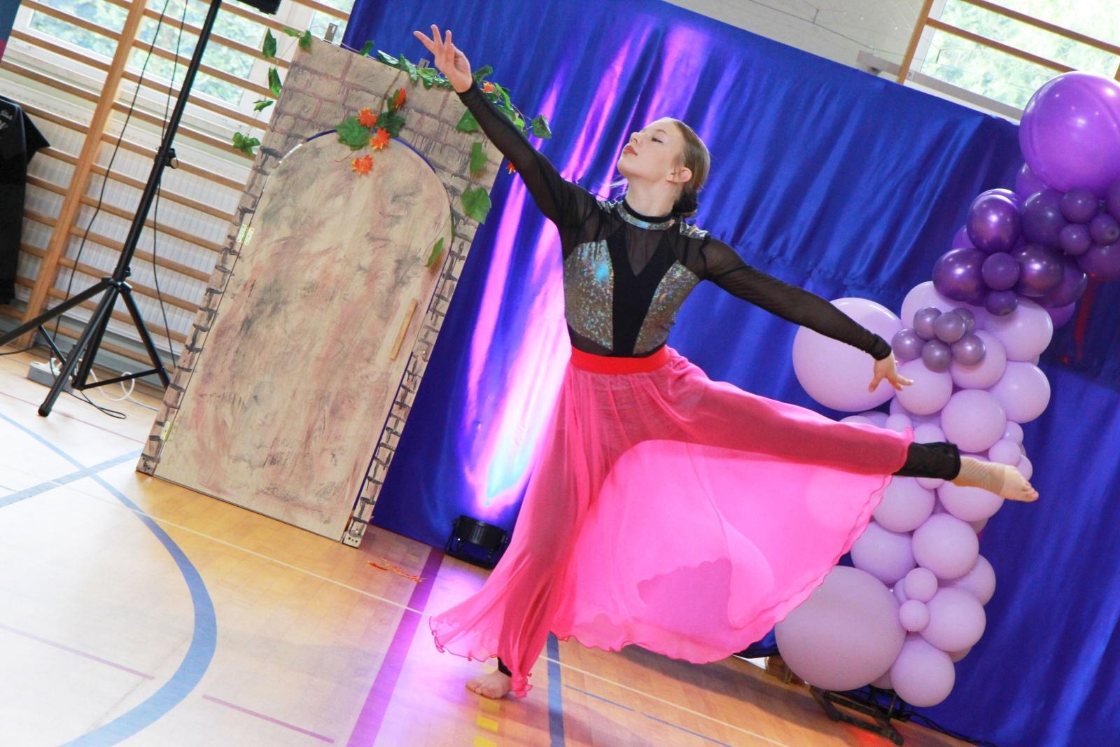 Zdjęcie w galerii na portalu naszraciborz.pl: Tanecznie i kolorowo, czyli II Powiatowy Festiwal Taneczny w Zabełkowie wiadomości z regionu