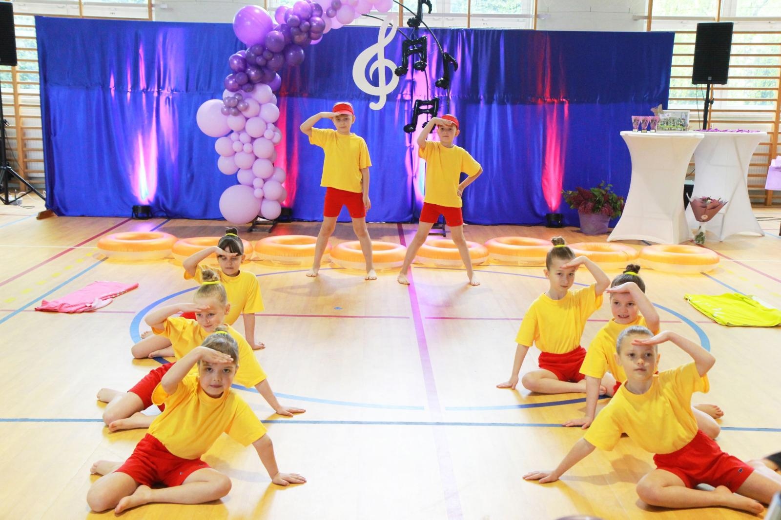 Zdjęcie w galerii na portalu naszraciborz.pl: Tanecznie i kolorowo, czyli II Powiatowy Festiwal Taneczny w Zabełkowie wiadomości z regionu