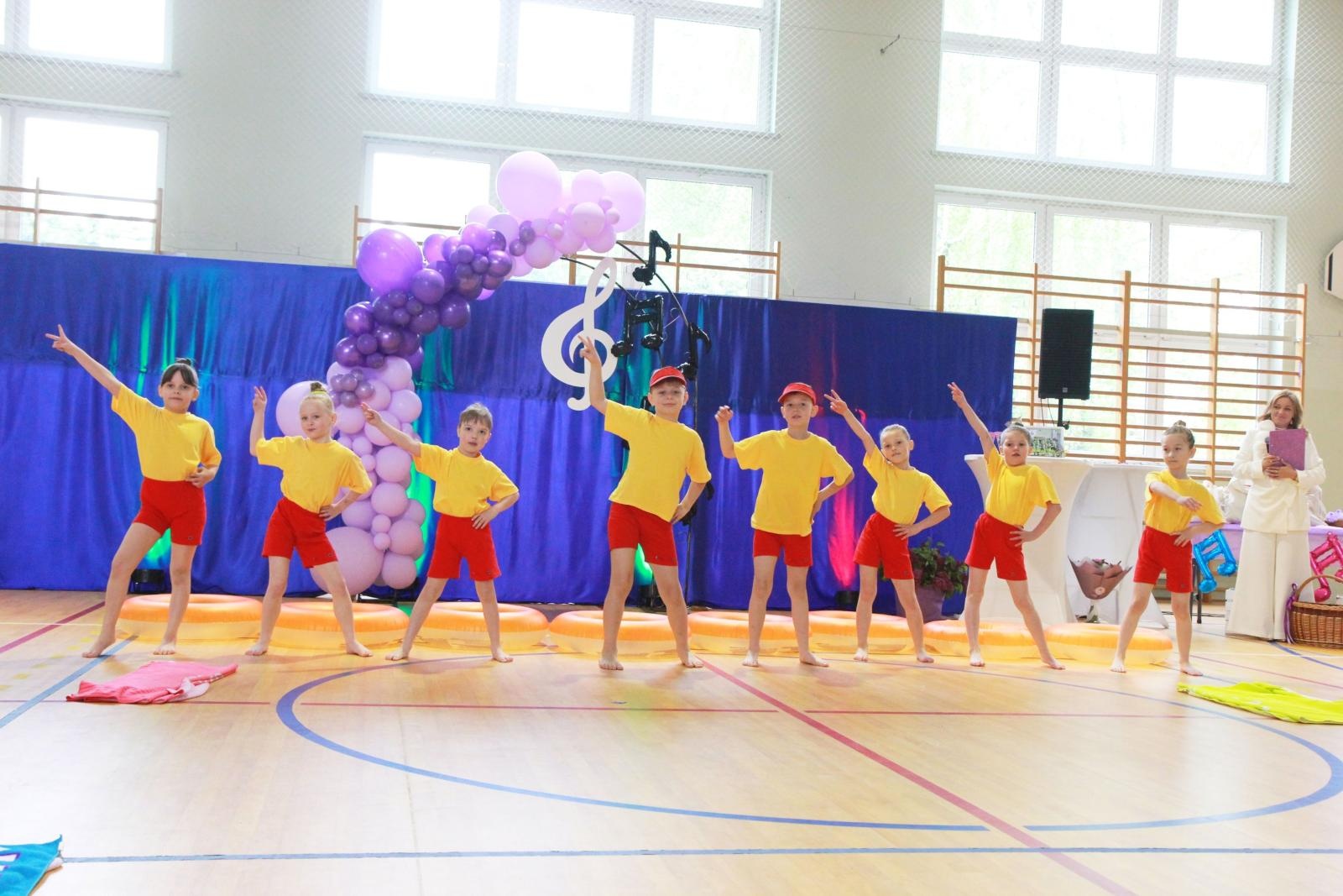 Zdjęcie w galerii na portalu naszraciborz.pl: Tanecznie i kolorowo, czyli II Powiatowy Festiwal Taneczny w Zabełkowie wiadomości z regionu