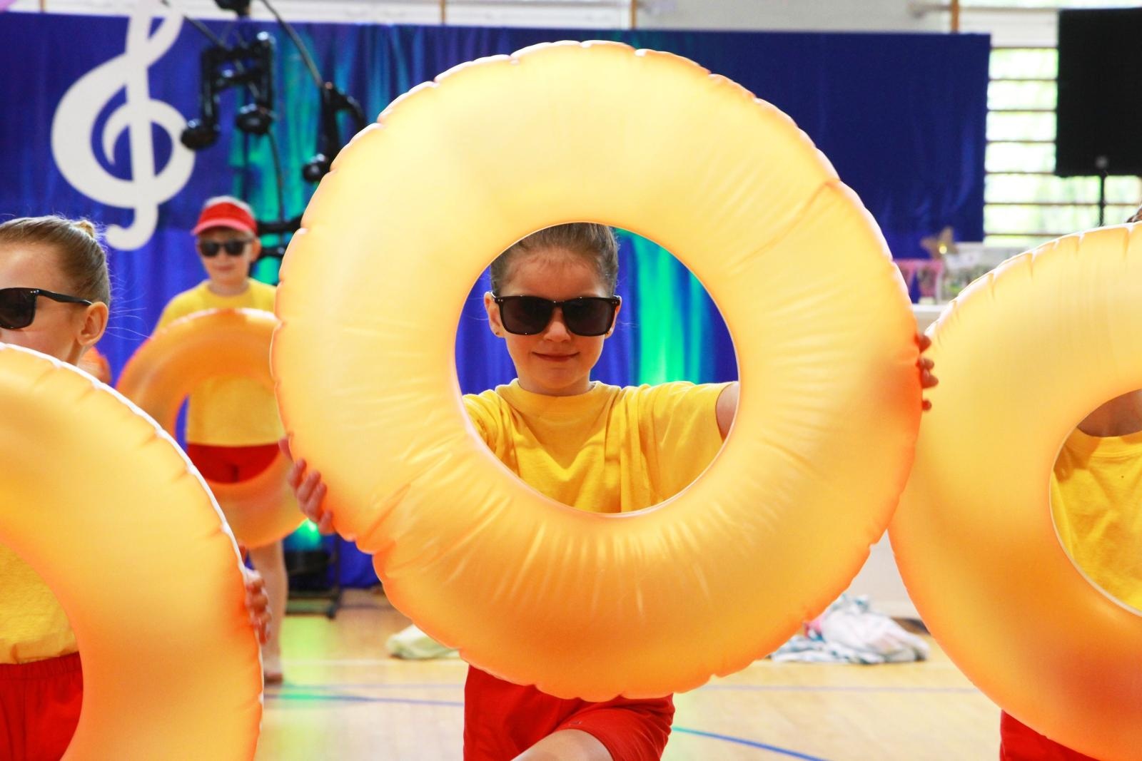 Zdjęcie w galerii na portalu naszraciborz.pl: Tanecznie i kolorowo, czyli II Powiatowy Festiwal Taneczny w Zabełkowie wiadomości z regionu