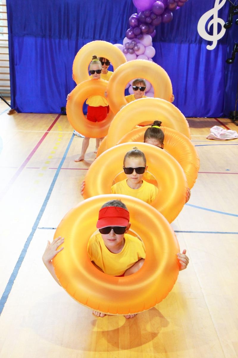 Zdjęcie w galerii na portalu naszraciborz.pl: Tanecznie i kolorowo, czyli II Powiatowy Festiwal Taneczny w Zabełkowie wiadomości z regionu