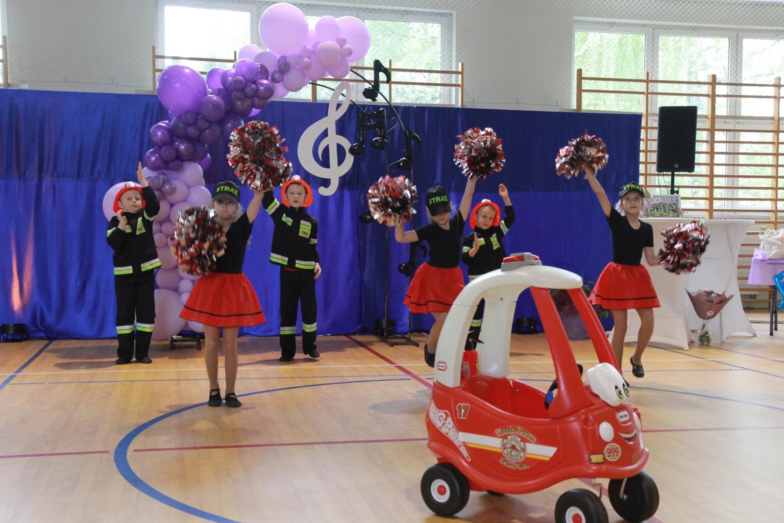 Zdjęcie w galerii na portalu naszraciborz.pl: Tanecznie i kolorowo, czyli II Powiatowy Festiwal Taneczny w Zabełkowie wiadomości z regionu